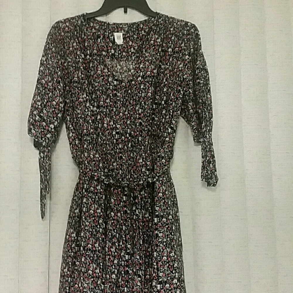 (SOLD).  GAP FLORAL DRESS